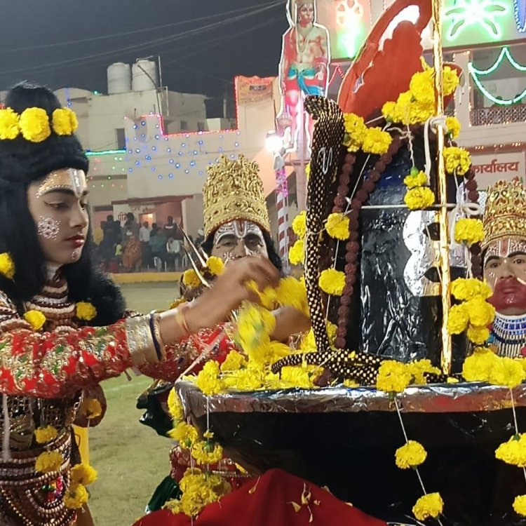 विदिशा की 124 साल पुरानी रामलीला में अनूठी प्रस्तुति:समुद्र पार करते दिखे भगवान राम; आज आकाश में उड़ेंगे हनुमान