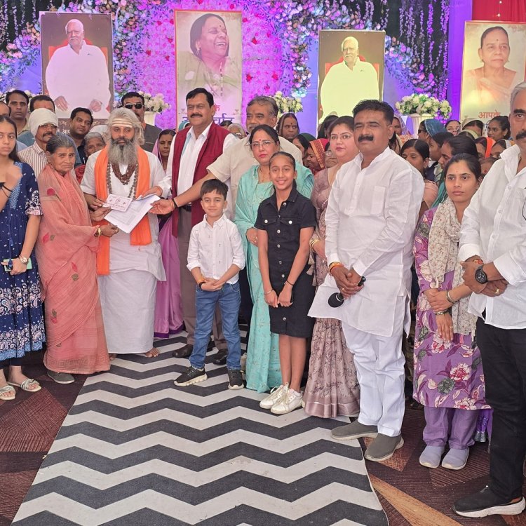 सागर से 87 श्रद्धालुओं का दूसरा जत्था महाकुंभ रवाना:जरूरतमंदों को निशुल्क तीर्थ यात्रा करा रहा रामसरोज समुह; डीआईजी ने दिए टिकट