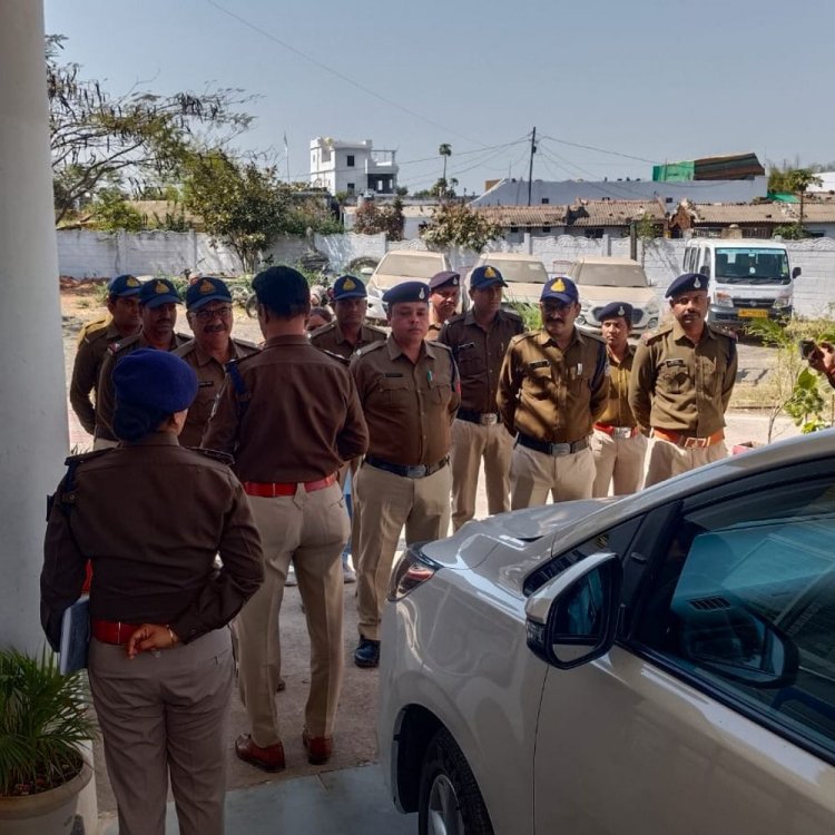 एसपी ने थानों का औचक निरीक्षण किया:महाशिवरात्रि को लेकर सुरक्षा व्यवस्था की समीक्षा की; टीआई को दिए निर्देश