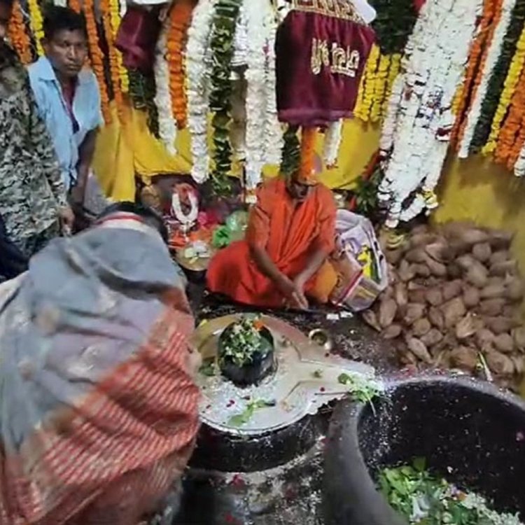 महाशिवरात्रि पर बालाघाट में उमड़ी भक्तों की भीड़:शंकरघाट और महामृत्युंजय घाट पर एलईडी स्क्रीन से दर्शन, वैनगंगा में स्नान के बाद पूजन