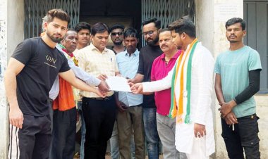 नवनिर्मित शॉपिंग कॉम्प्लेक्स की दुकानों की नीलामी का कांग्रेस पार्षदों ने किया विरोध