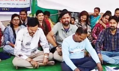 मनरेगा कर्मचारी महासंघ का धरना-प्रदर्शन