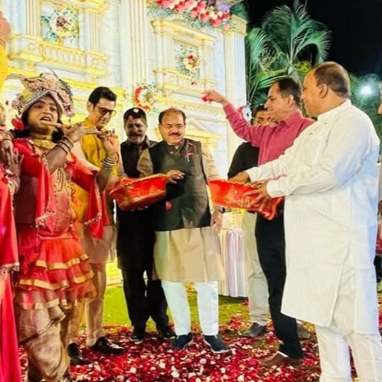 व्यापारिक संगठनों ने होली मिलन में बिखेरे रंग:उपमुख्यमंत्री देवड़ा समेत कई जनप्रतिनिधियों ने व्यापारियों के साथ खेली फूलों की होली