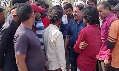 सब्जी मंडी में पार्किंग को लेकर हुआ विवाद:दुकानदारों ने कब्जा किया, विरोध में सड़क पर दो घंटे जाम; आश्वासन के बाद पीछे हटे