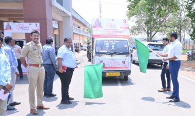 रायपुर : प्रभारी सचिव  हिमशिखर गुप्ता ने सुशासन तिहार जागरूकता रथ को हरी झण्डी दिखाकर किया रवाना