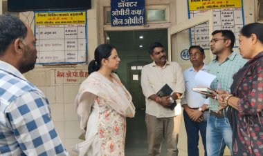 बड़वानी जिला अस्पताल पहुंचे कलेक्टर:जांच में मिली खामियां; सिविल सर्जन को व्यवस्था ठीक करने के निर्देश