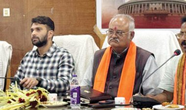 अंबेडकर ने वंचित वर्गों के लिए किया संघर्ष - भरत