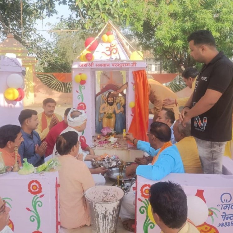 टीकमगढ़ में भगवान परशुराम की प्रतिमा का अभिषेक:सूर्योदय के साथ अग्निहोत्र यज्ञ, शाम को निकलेगी शोभायात्रा