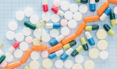 शिवपुरी में मरीज को धक्का देकर निकाला:जिला अस्पताल की नर्सों पर मारपीट का आरोप; युवती ने अधिकारियों से की शिकायत