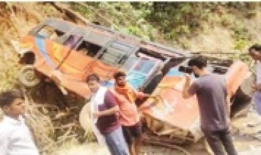 बारातियों से भरी बस खाई में, 3 मौतें