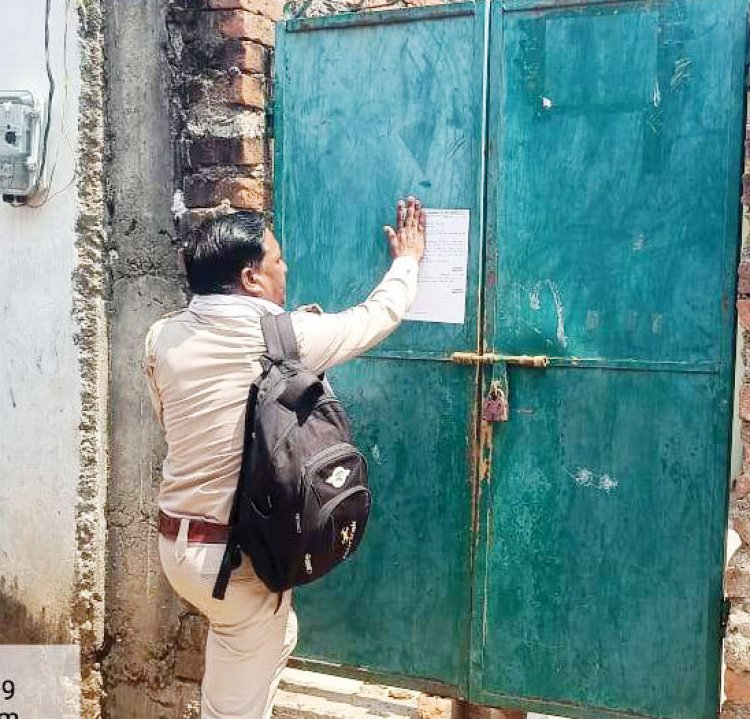 खबर का असर: 2 एकड़ वन भूमि को कब्जा मुक्त कराने 42 लोगों के मकान में किया नोटिस चस्पा