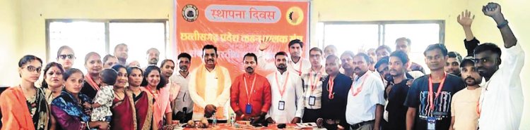 खेत में पेड़ से गिरा 19 साल का युवक:यूरिनरी ट्रैक फटी, ICU में इलाज के दौरान मौत; आज होना था ऑपरेशन