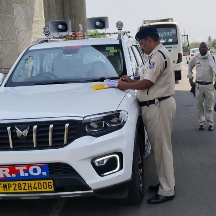 देवास-इंदौर मार्ग पर 19 यात्री बसों की हुई जांच:63 हजार का वसूला जुर्माना; एक की फिटनेस रद्द, बिना परमिट की गाड़ी जब्त