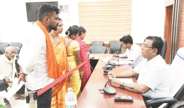 प्रगतिशील कृषकों ने क्षतिपूर्ति राशि दिलाने जनदर्शन में की मांग