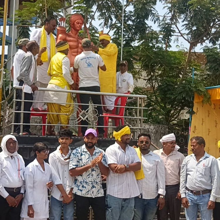 बिरसा मुंडा की 125वीं पुण्यतिथि पर बालाघाट में श्रद्धांजलि:जल, जंगल, जमीन के लिए संघर्ष करने वाले क्रांतिकारी को विभिन्न संगठनों ने किया याद