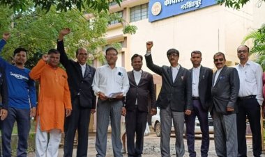 ओबीसी महासभा ने डिप्टी कलेक्टर को सौंपा ज्ञापन:रिक्त पदों पर एससी-एसटी और ओबीसी वर्ग से भरे जाएं