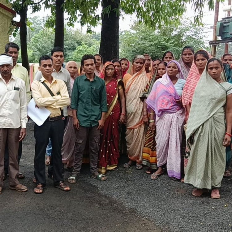 बालाघाट के गोदरी गांव में अवैध शराब बिक्री का विरोध:एसपी से मिलने पहुंची महिलाएं, कहा- कई घरों में हो रहा शराब का धंधा