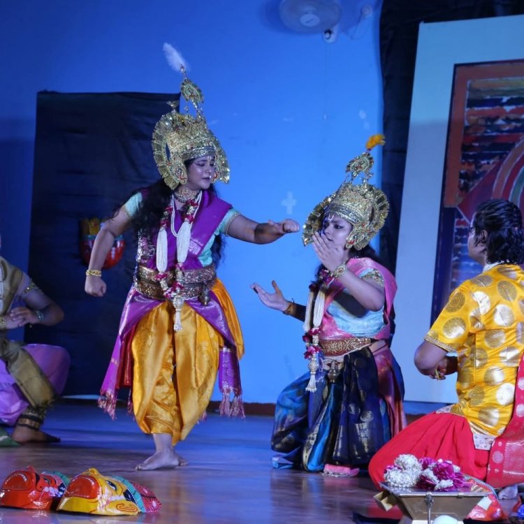 सैयद हैदर रजा की 9वीं पुण्यतिथि पर मंडला में श्रद्धांजलि:कलाकारों ने दिखाया राम-रावण युद्ध, भरतनाट्यम और ओडिसी नृत्य की हुई प्रस्तुती