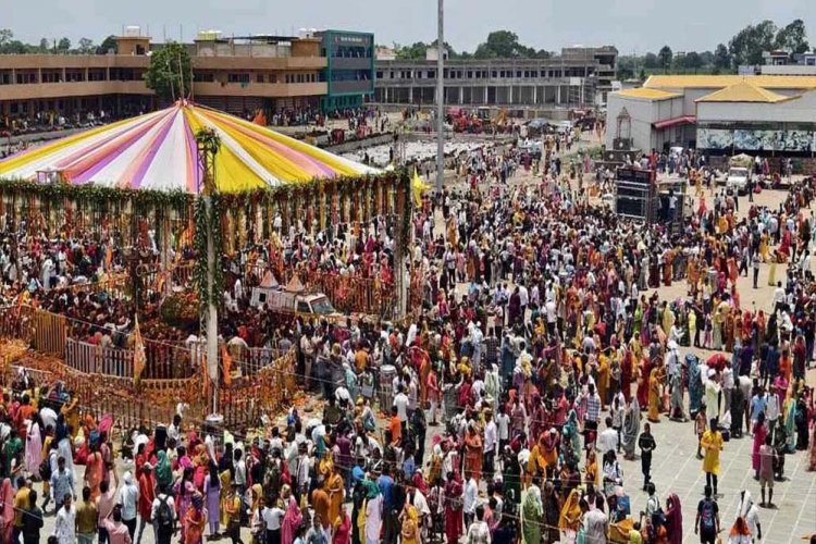 कुबेरेश्वरधाम में श्रद्धा की बाढ़, तीसरे सोमवार से पहले ही 1.25 लाख भक्तों ने किया अभिषेक