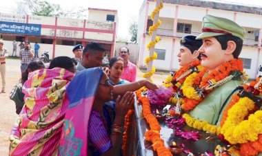 मुठभेड़ में शहीद जवानों को पुण्यतिथि पर दी श्रद्धांजलि