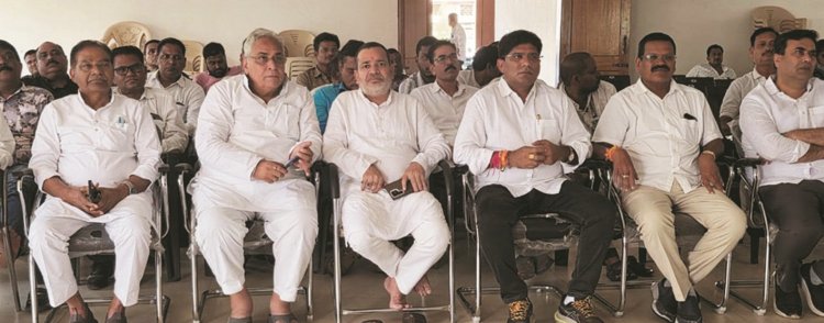 कांग्रेसियों ने राहुल के वोट चोरी  के प्रेस कॉन्फ्रेंस को सुना