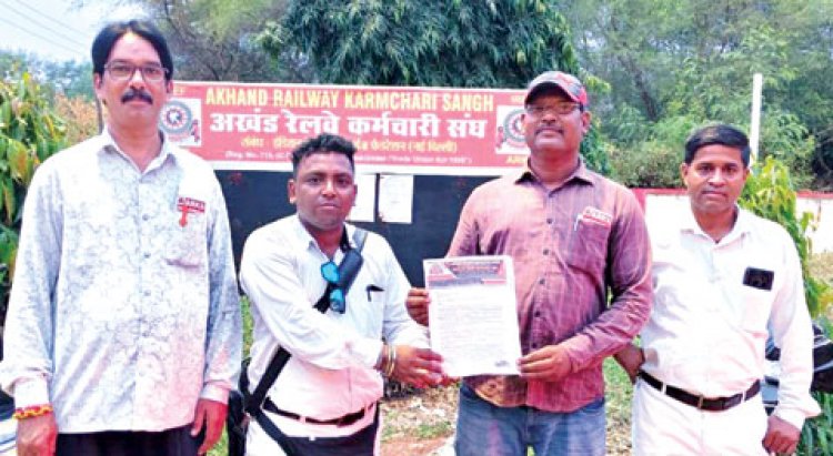 ट्रेन प्रबंधकों ने डीओएम से मिल रखी अपनी मांगे, कई पर कार्रवाई भी