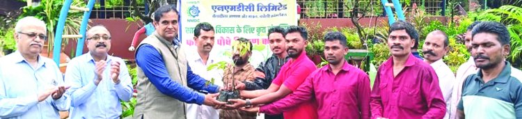 किसानों की आजीविका और कृषिजन्य आय बढ़ाने एनएमडीसी के निरंतर प्रयास