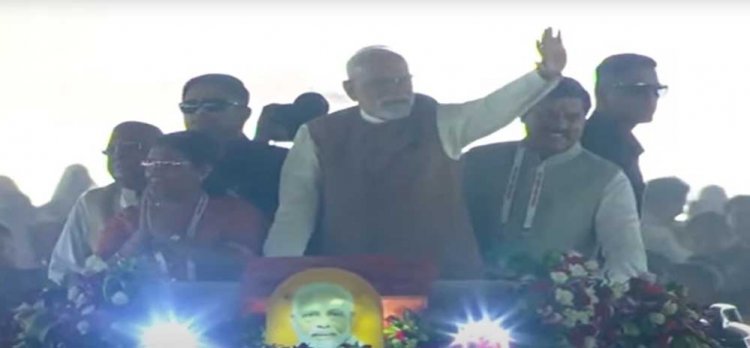 धार में पीएम मोदी का भव्य स्वागत, खुली जीप से पहुंचे कार्यक्रम स्थल