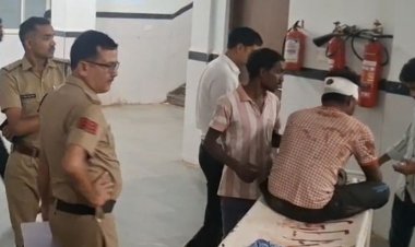 छतरपुर में किसान पर दबंगों का हमला:युवक को मरा समझ कर भागे बदमाश, खेत जाते समय लाठी-डंडों से पीटा, बाइक तोड़ी