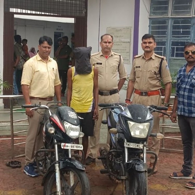 रहली पुलिस ने पकड़ा शातिर बाइक चोर:जेल के पीछे घेराबंदी कर गिरफ्तार किया; पूछताछ में दो वारदातें कबूली