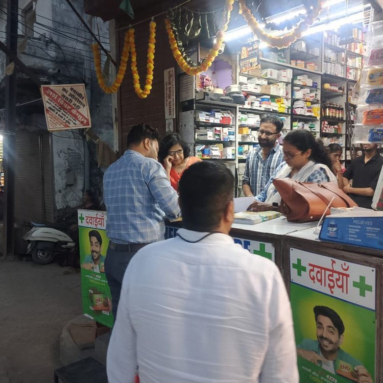 सतना में फार्मासिस्ट नहीं मिलने पर तीन मेडिकल स्टोर सील:एसडीएम की मौजूदगी में ड्रग इंस्पेक्टर ने की कार्रवाई, बिना फार्मासिस्ट दवा बेचने पर सख्ती