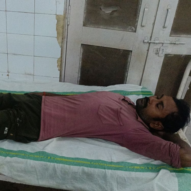 नईगढ़ी में दो परिवारों में मारपीट, 3 घायल:खेत में मवेशी चराने पर हुए विवाद, 3 आरोपियों पर मामला दर्ज