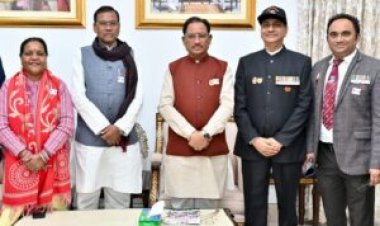 रायपुर : बलरामपुर जिला प्रशासन की सतर्कता से 400 बोरी अवैध धान से भरा ट्रक जब्त