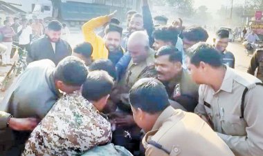 युवा कांग्रेस ने पीएम का पुतला फूंका