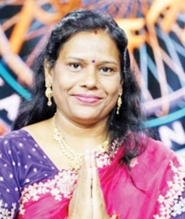 बच्चों को पढ़ाते-पढ़ाते रचा इतिहास, केबीसी की हॉट सीट तक पहुंचीं सरगुजा की शिक्षिका विभा चौबे