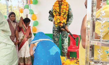 बरदेला में शहीद प्रधान आरक्षक बुधराम की प्रतिमा का अनावरण, दी श्रद्धांजलि