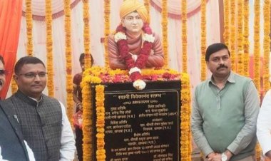 खंडवा में स्वामी विवेकानंद की प्रतिमा का अनावरण:मंत्री विजय शाह और सांसद पाटिल ने बच्चों के साथ किया सूर्य नमस्कार, अफसर भी हुए शामिल