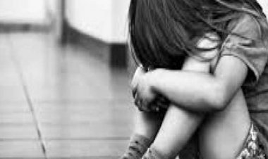 नाबालिग के साथ छेड़छाड़,पुलिस ने थाने में 3 घंटे बैठाया:इंदौर के परदेशीपुरा थाने में टीआई अनुपस्थित; ऐसे मामलों में तत्काल FIR दर्ज करने के हैं निर्देश