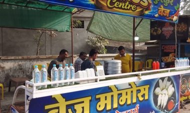 बैतूल चौपाटी पर फूड विभाग की कार्रवाई:स्वच्छता नहीं मिलने पर कई दुकानें अस्थायी रूप से बंद, पंजीयन रद्द करने की चेतावनी