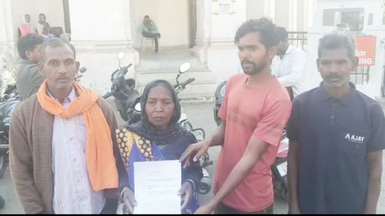 बुजुर्ग महिला ने कहा  मैं जिंदा हूं..., मृत दर्शाकर लाखों की जमीन हड़पने का आरोप