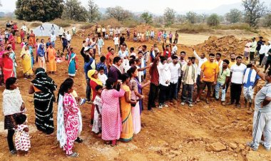 खेल मैदान पर कांक्रीट हैलीपेड निर्माण के खिलाफ फूटा गुस्सा