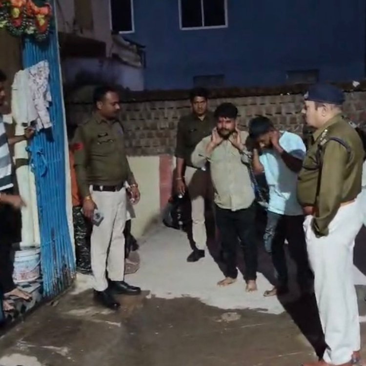 हरदा में कार स्क्रैच विवाद, आरोपी गिरफ्तार:समझौते के बाद महिलाओं को धमकाया, ऑटो तोड़ा; पुलिस ने जुलूस निकाला